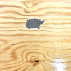 ハリネズミタイルを埋め込んだ針葉樹合板折りたたみテーブル 2枚目の画像