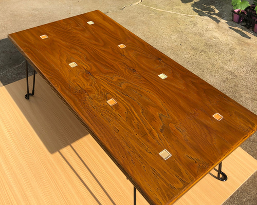 ガラスタイルを埋め込んだ針葉樹合板の折りたたみテーブル ロー