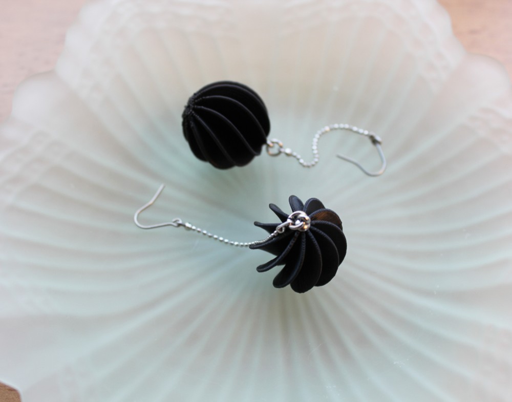 Petalo Palla  ペテロ パラ / ピアス(ペア)  Black 軽量 4,510円