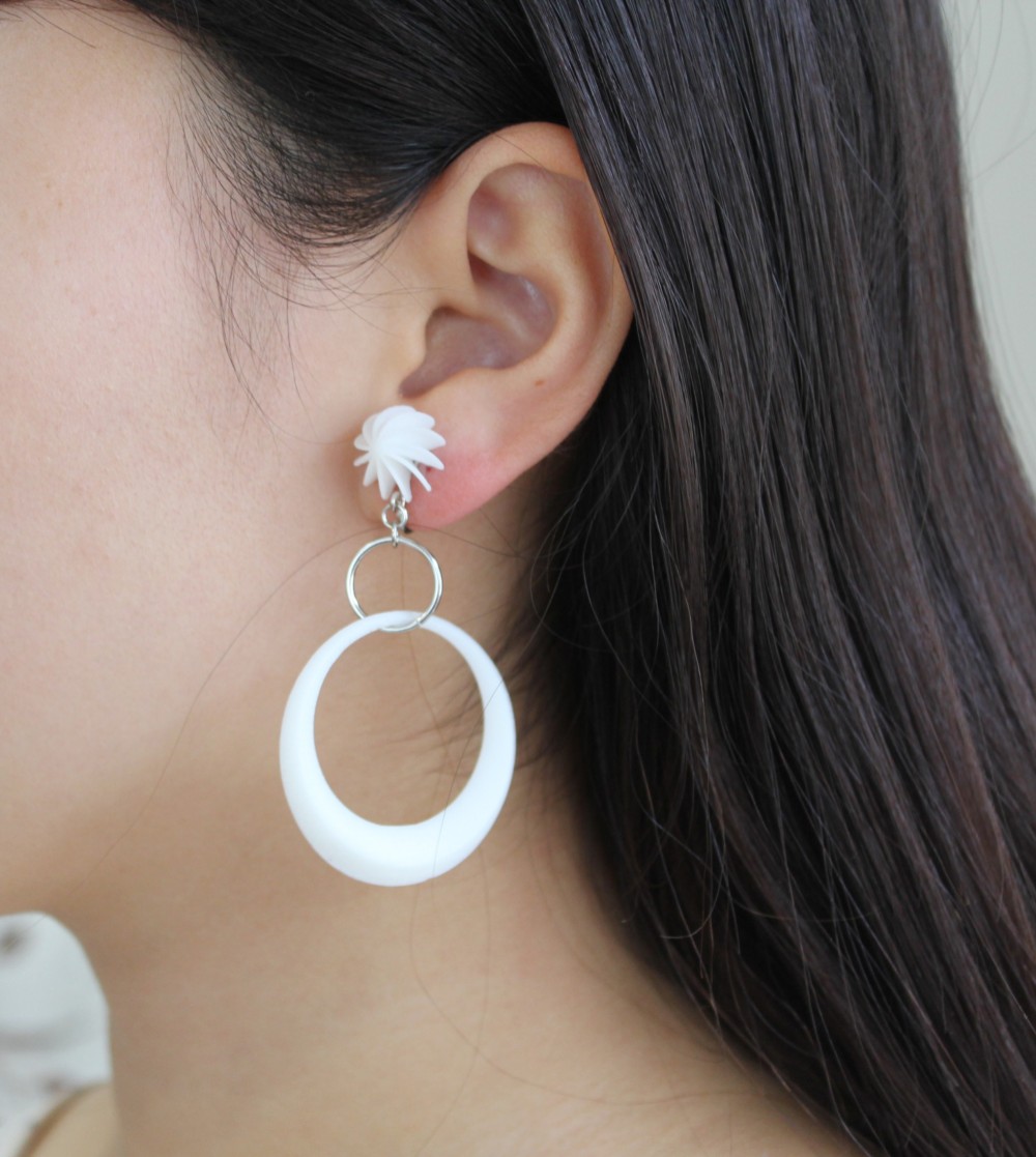 Mese fiore メーゼフィオーレ/  ピアス(ペア)  ホワイト 軽量