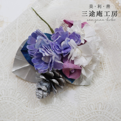 ペーパーフラワーのコサージュ＊パープル＆オフホワイト＜ケース