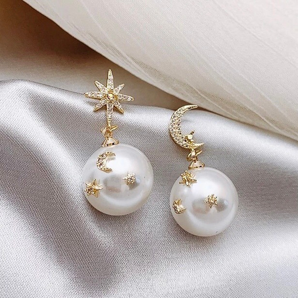 Dior パールと星モチーフピアス 可愛い星モチーフとロゴが映える