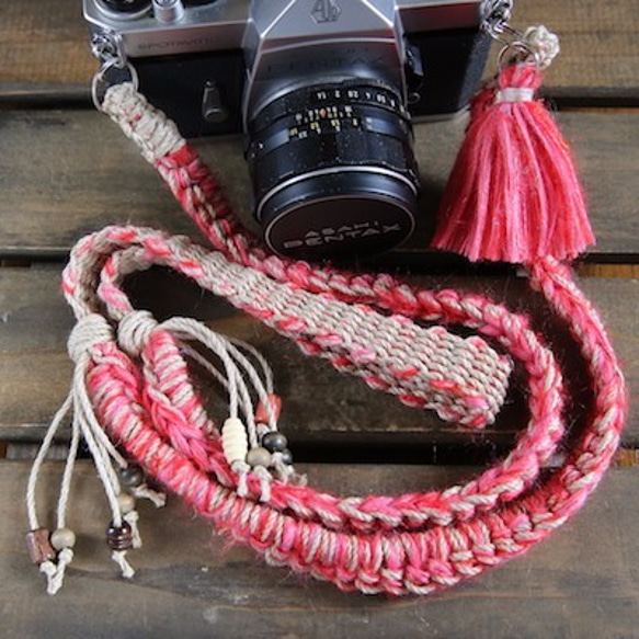 剩1點/手工旋轉馬海毛＆麻繩相機帶-紅色（雙環）/完成的產品 第1張的照片