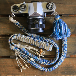 手紡ぎニットの麻紐カメラストラップ-ブルー系 1枚目の画像