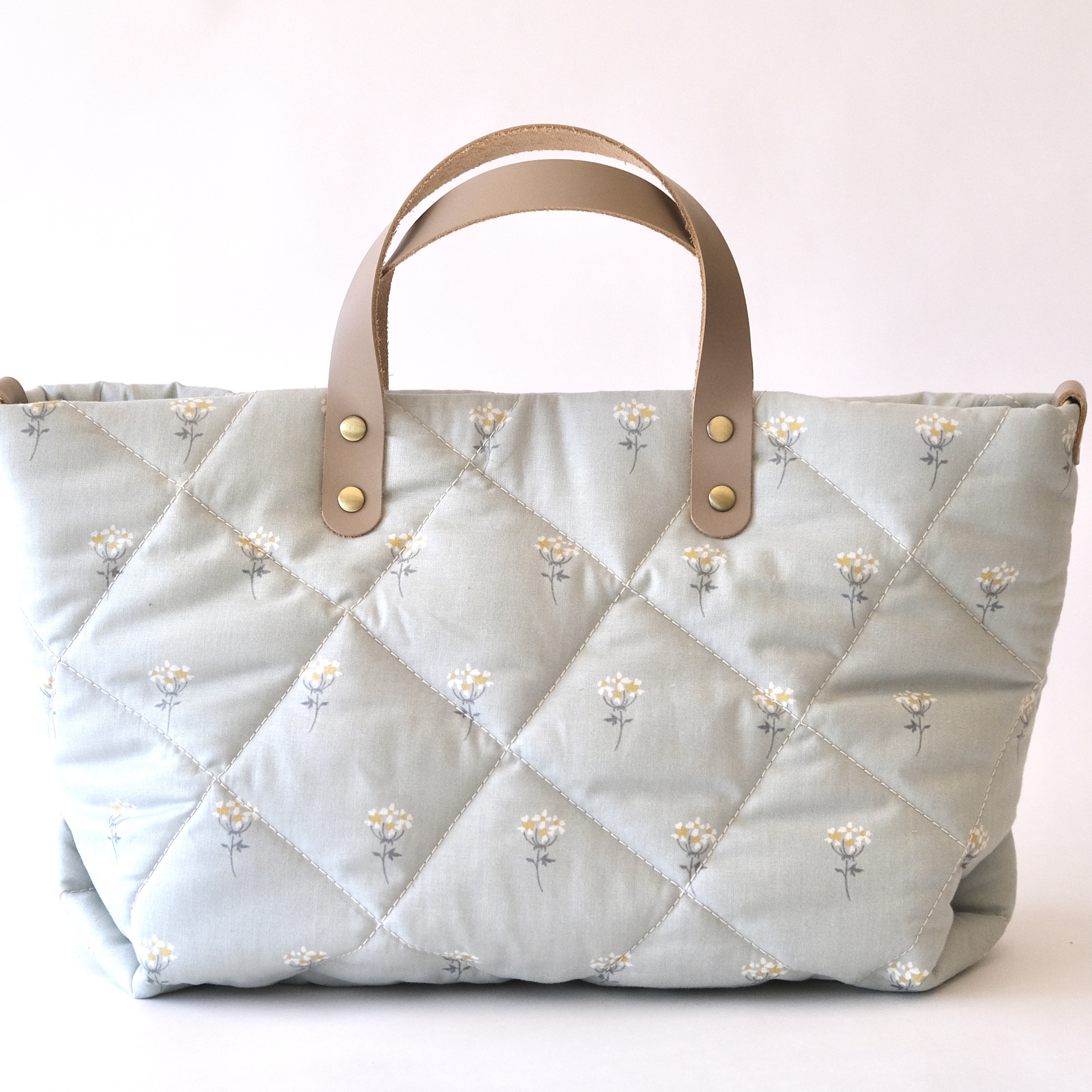 アーミーグリーン キルティングトートバッグ flower wave quilting tote (khaki) – POPPY