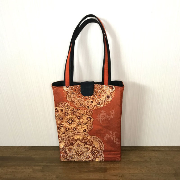 帯　リメイク　巾着トートバッグ　A4対応 キラキラー華紋 帯 リメイク 巾着トートバッグ A4対応 キラキラー華紋 - メルカリ