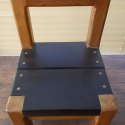 レッドシダーの木で作った子供椅子 4枚目の画像