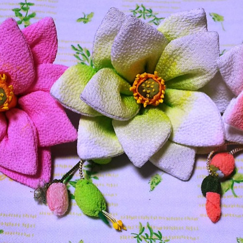 ちりめんで作ったハスの花 その他置物 kayochan 通販 9518538｜Creema