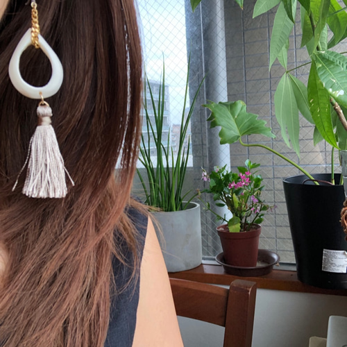しずく型ボーン【骨】のフリンジタッセルイヤリング＆ピアス ピアス 