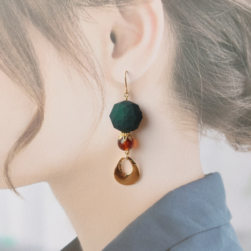 Sonomi】マットグリーンのアシンメトリー ハンドメイドピアス