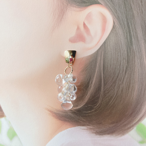Sonomi】大ぶり 鈴丸ビーズのシャボン玉ピアス ハンドメイド Sonomi】大ぶり 鈴丸ビーズのシャボン玉ピアス ハンドメイド