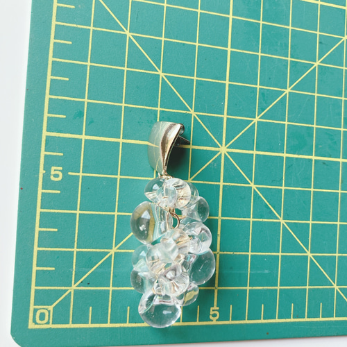 Sonomi】大ぶり 鈴丸ビーズのシャボン玉ピアス ハンドメイド Sonomi】大ぶり 鈴丸ビーズのシャボン玉ピアス ハンドメイド