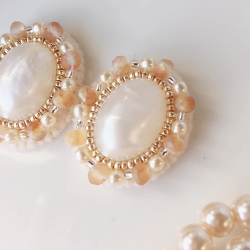 一粒 ドイツ製パールカボションにキラキラビーズ刺繍 ハンドメイド  