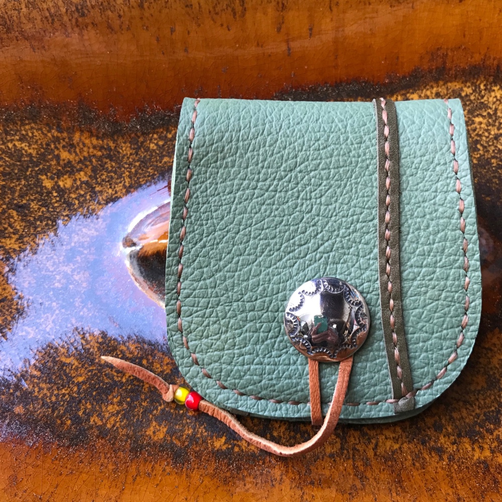 柔らかい革のコインケース アイスグリーン ハンドメイド オリジナルコンチョ