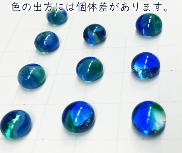 ブルーグラデーションひと粒ガラス ピアス（イヤリング金具交換可）アレルギー対応有 ：コバルトブルー 5枚目の画像