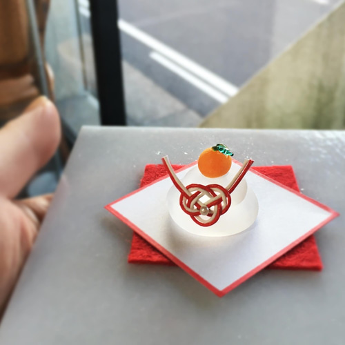 まるもち⑅︎◡̈︎*　ガラス細工　ミニチュア 超しっとり鏡もち♥ガラス細工のミニ鏡餅 すりガラス艶消し仕上 車の