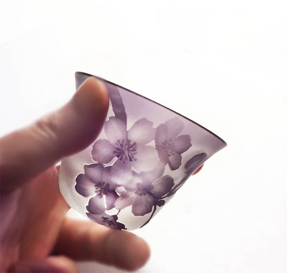 薄墨桜杯 藤色＜さくらサカズキ＞花見酒　サクラを彫刻したお花見の酒器　薄紫の サクラ杯　 1枚目の画像