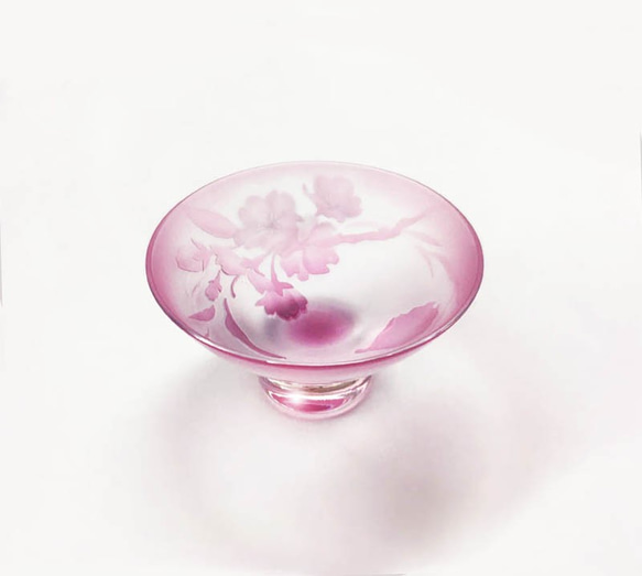 手の平のお花見　桜杯＜さくらサカズキ＞花見酒　サクラを彫刻したお花見の酒器　春色ピンクの サクラ杯　 1枚目の画像