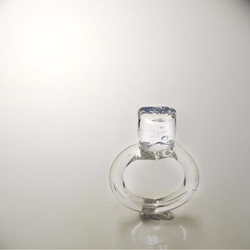 氷の指輪 ガラス細工のクールなリング　涼し気アクセサリー透明感たっぷりアイス 1枚目の画像