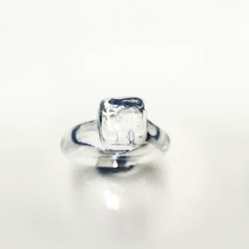 氷の指輪 ガラス細工のクールなリング 涼し気アクセサリー透明感