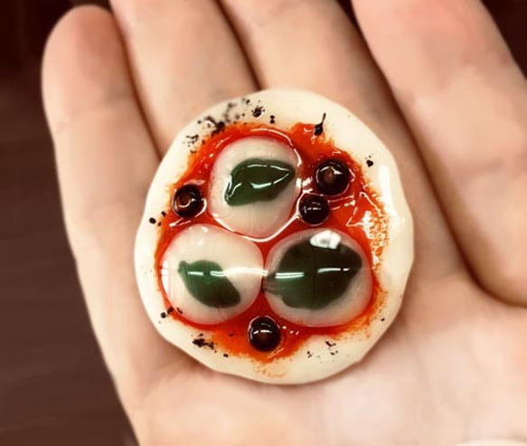 GLASS PIZZA! 焼きたてマルゲリータお届け　（ガラス工芸） 5枚目の画像