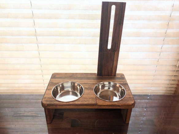 ペットの食卓台（えさ・水飲み）　ボウル・給水ノズル付き　ペットフードボウル（2色選択） 5枚目の画像