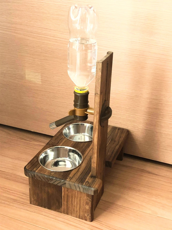 ペットの食卓台（えさ・水飲み）　ボウル・給水ノズル付き　ペットフードボウル（2色選択） 8枚目の画像