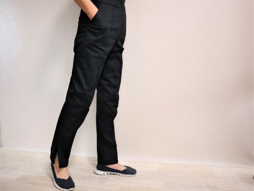 センターピンタック入り スタイルアップハンサムパンツ　サイドスリット　コットンストレッチ