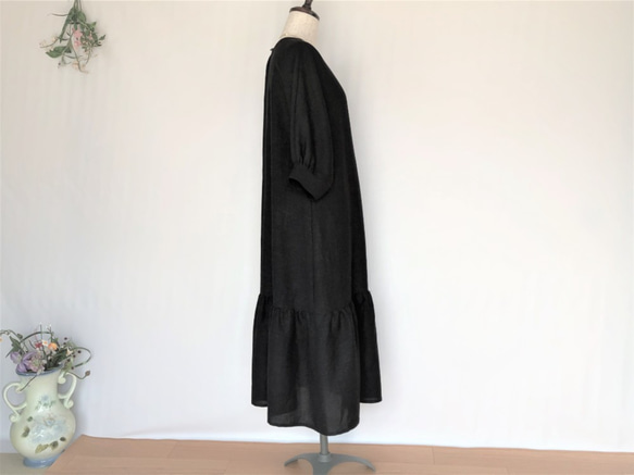 [送料無料」ゆったりドルマンスリーブ裾フリルワンピース　リネンレーヨン　黒 2枚目の画像