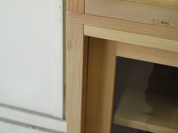 食器棚003 横84 縦180 奥行40 無垢食器棚キッチン真鍮取手カップボード 宮崎 無垢家具 モミの木家具 10枚目の画像