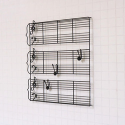 アイアン壁掛け５線譜ボード・ワイドサイズ_自由に動かせる４分音符型フック5個付き。 7枚目の画像