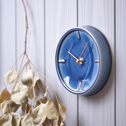 陶器の壁掛け時計　GLAZED CLOCK　ペールブルー 1枚目の画像