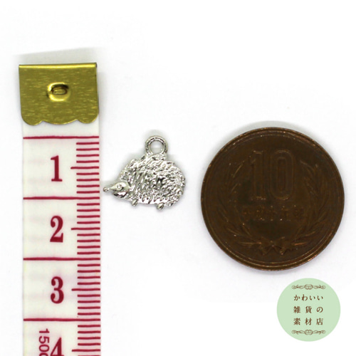 かわいい小さなハリネズミ（はりねずみ）のチャーム（シルバー／北欧風  