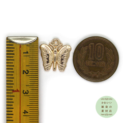 ライトゴールドの素朴な蝶のチャーム（バタフライ）3個セット #C-0030 4枚目の画像