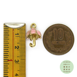 スモーキーピンクのパラソルの立体エナメルチャーム（傘/かさ/アンブレラ/ゴールド）2個セット #CE-0054 4枚目の画像