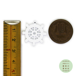 【再販】ホワイトの船のハンドル（操舵輪）のウッドパーツ（マリンチャーム）（木製/ナチュラル）6個セット #WP-0015 3枚目の画像