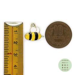 【再販】おしりに針のついたポップでキュートなミツバチのエナメルチャーム 2個セット #CE-0101 4枚目の画像