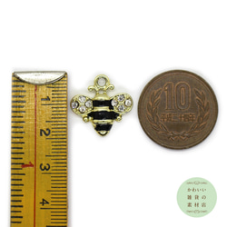 羽根にキラキラ☆ラインストーンのついたミツバチの大きめエナメルチャーム（ゴールド）2個セット #CER-0028 4枚目の画像