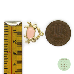カニ（蟹/かに）のエナメルチャーム（コーラルピンク/ゴールド）2個セット #CE-0126 4枚目の画像