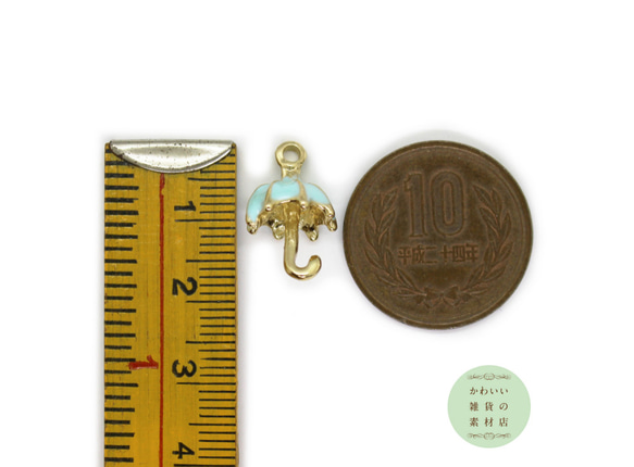 【再販】ミントブルーのパラソルの立体エナメルチャーム（傘/かさ/アンブレラ/ゴールド）2個セット #CE-0135 4枚目の画像