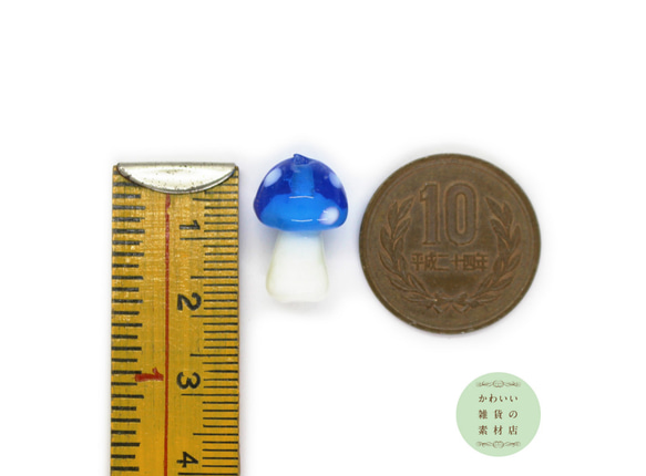 毒キノコのガラスの立体ランプワークビーズS（ライトブルー）5個セット #BG-0019 4枚目の画像