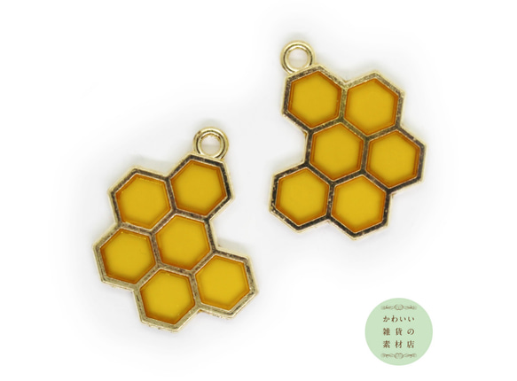 半透明のはちみつ色の蜂の巣（ハニカム）のレジン入り合金チャーム（ゴールド/ディープ）2個セット #C-0106 1枚目の画像