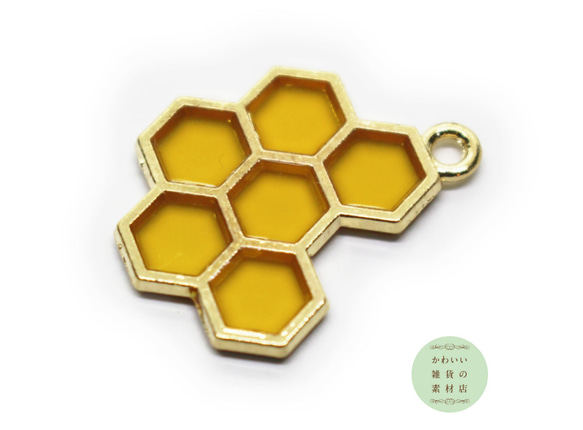 半透明のはちみつ色の蜂の巣（ハニカム）のレジン入り合金チャーム（ゴールド/ディープ）2個セット #C-0106 3枚目の画像