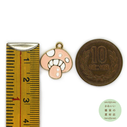 ポップでキッチュ！ベビーピンクの毒キノコのエナメルチャーム 3個セット #CE-0041 4枚目の画像