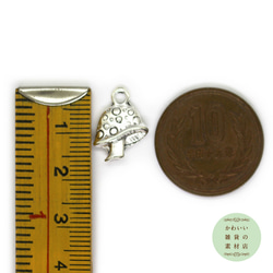 大きなかさのとぼけたキノコのチャーム（アンティークシルバー）4個セット #C-0022 4枚目の画像