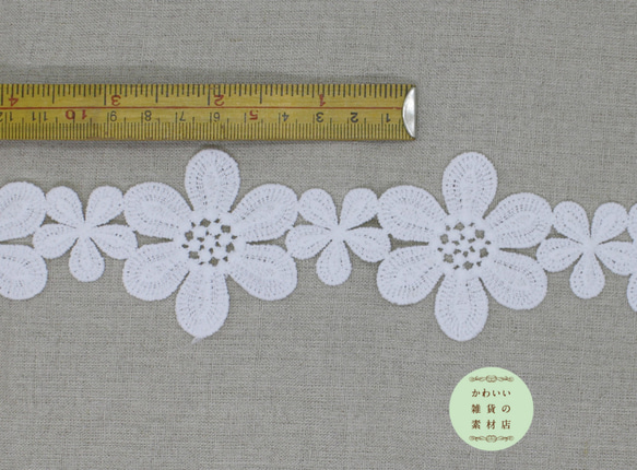 58mm幅・6弁の大きい花と5弁の小さい花のフラワーモチーフレース（ホワイト）46cm（花12個分）#L-0045 4枚目の画像
