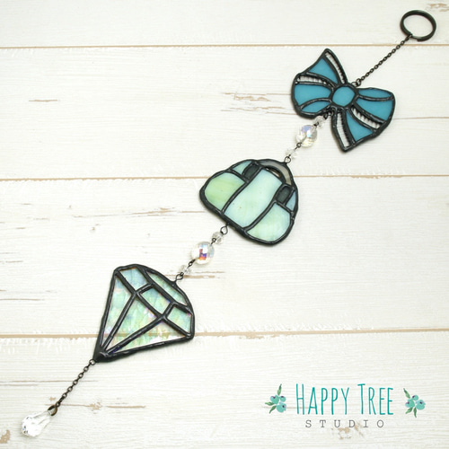 ステンドグラス リボンとバッグと宝石モチーフの3連サンキャッチャー