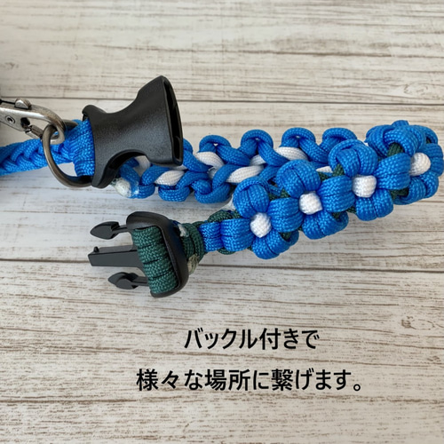 犬の伸縮リード用 パラコード手首ストラップ（ブルーフラワー） リード