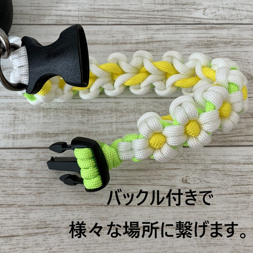 犬の伸縮リード用 パラコード手首ストラップ（ホワイトフラワー