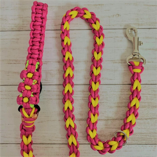 花飾り付き犬用リード（ピンクフラワー）首輪とお揃いパラコードリード